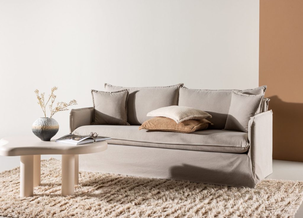 Canapé 3 places Nova tissu effet lin marron 200 cm mis en scène dans un salon