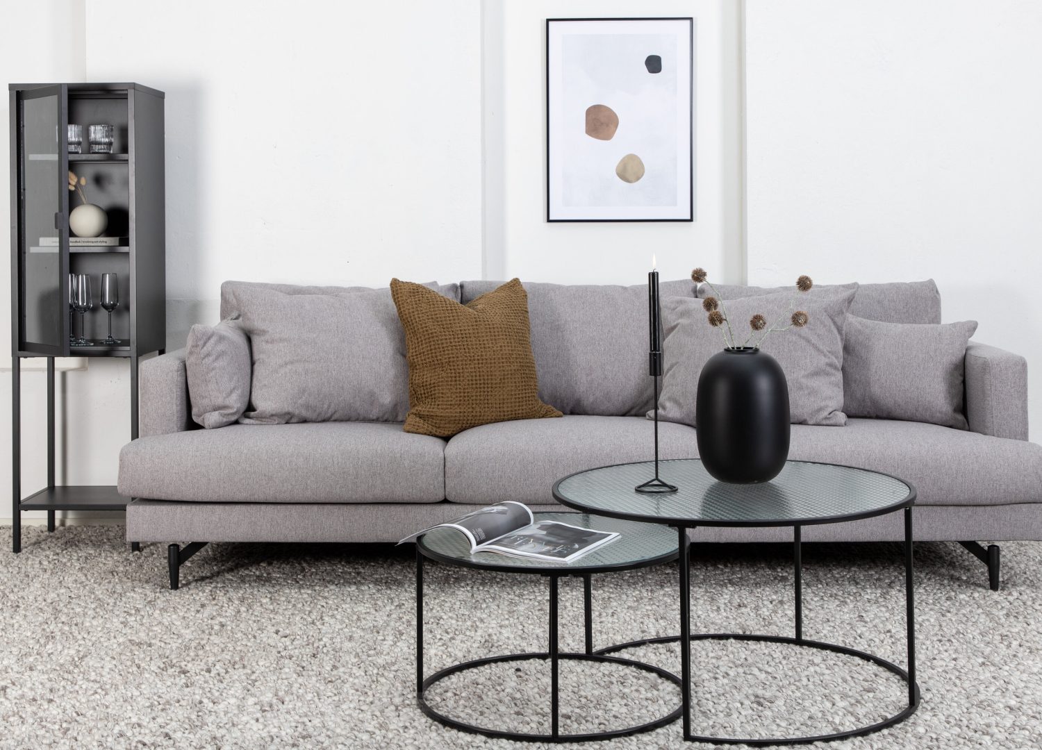 Canapé 3 places Sofia tissu gris 260 cm mis en scène dans un salon