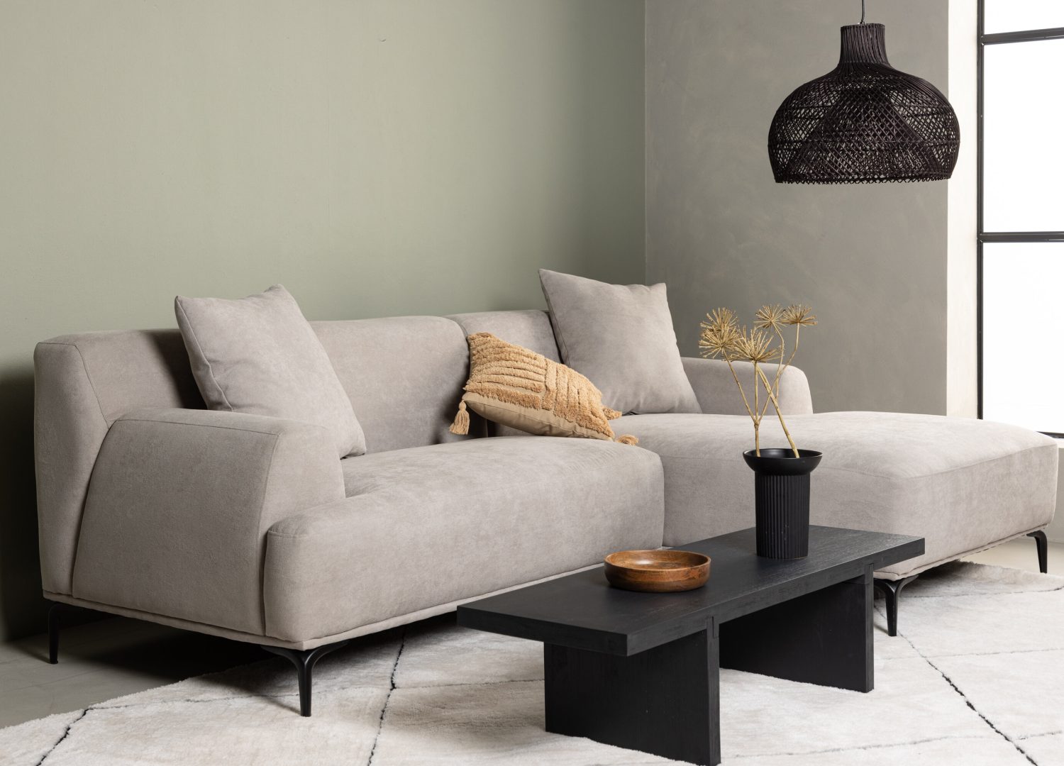 Canapé 3 places Viskan tissu gris clair cm mis en scène dans un salon