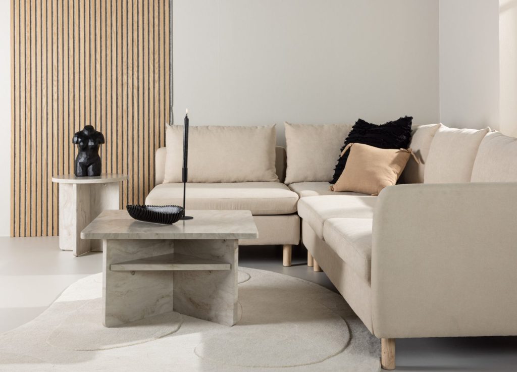 Canapé 3 places Zero tissu beige 295 cm mis en scène dans un salon