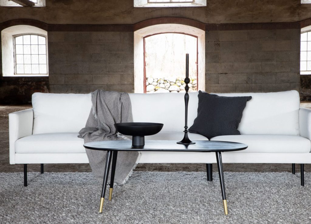 Canapé 3 places Zoom tissu beige clair 260 cm mis en scène dans un salon