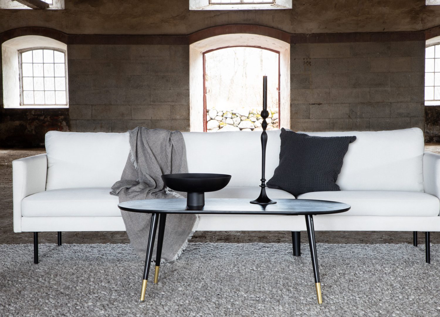 Canapé 3 places Zoom tissu beige clair 260 cm mis en scène dans un salon