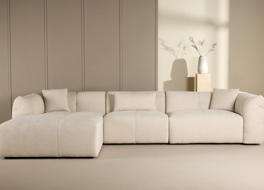 Canapé d'angle Positano tissu beige angle droite 358 cm mis en scène dans un salon