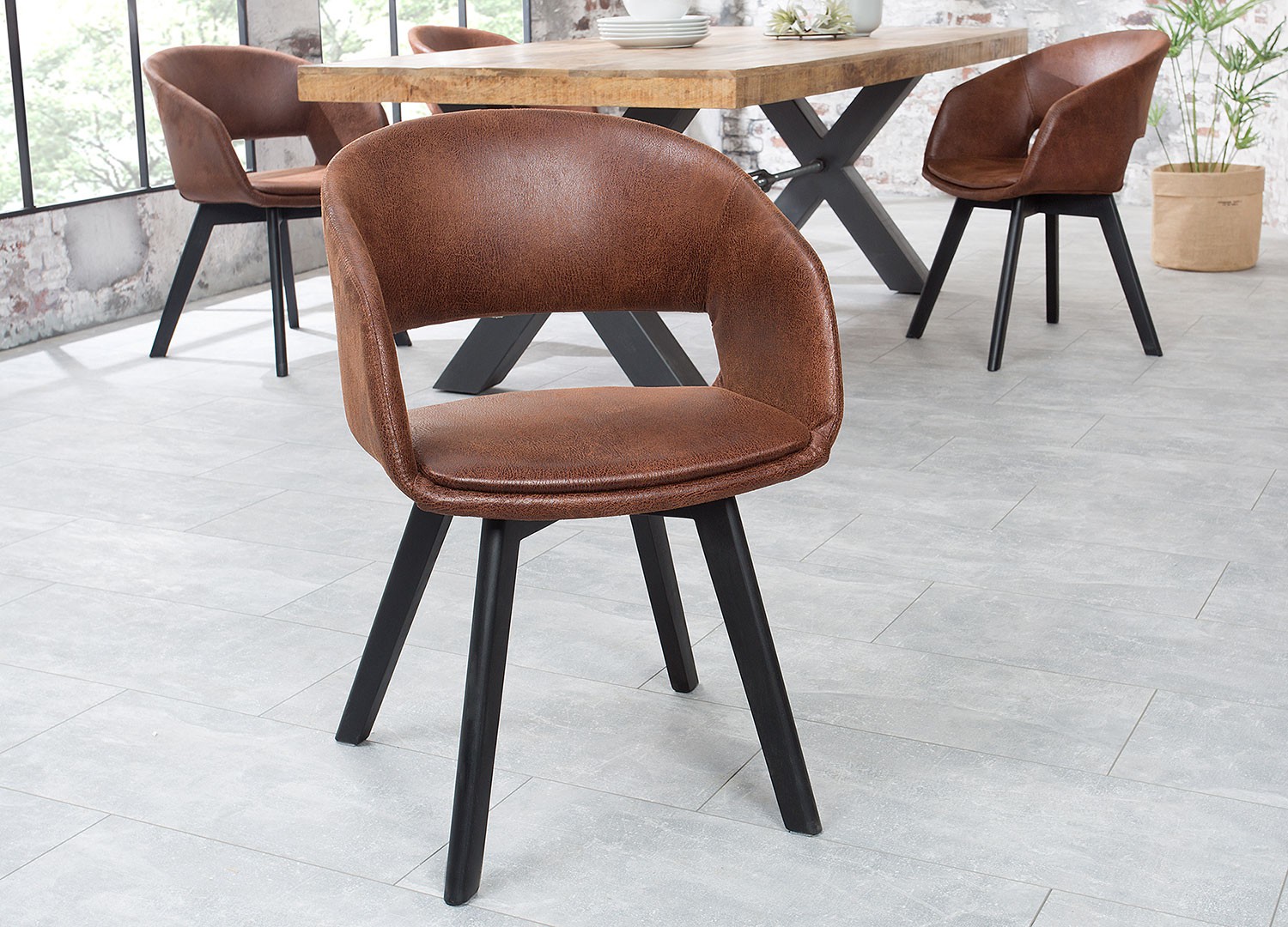 Chaise avec accoudoirs marron vintage