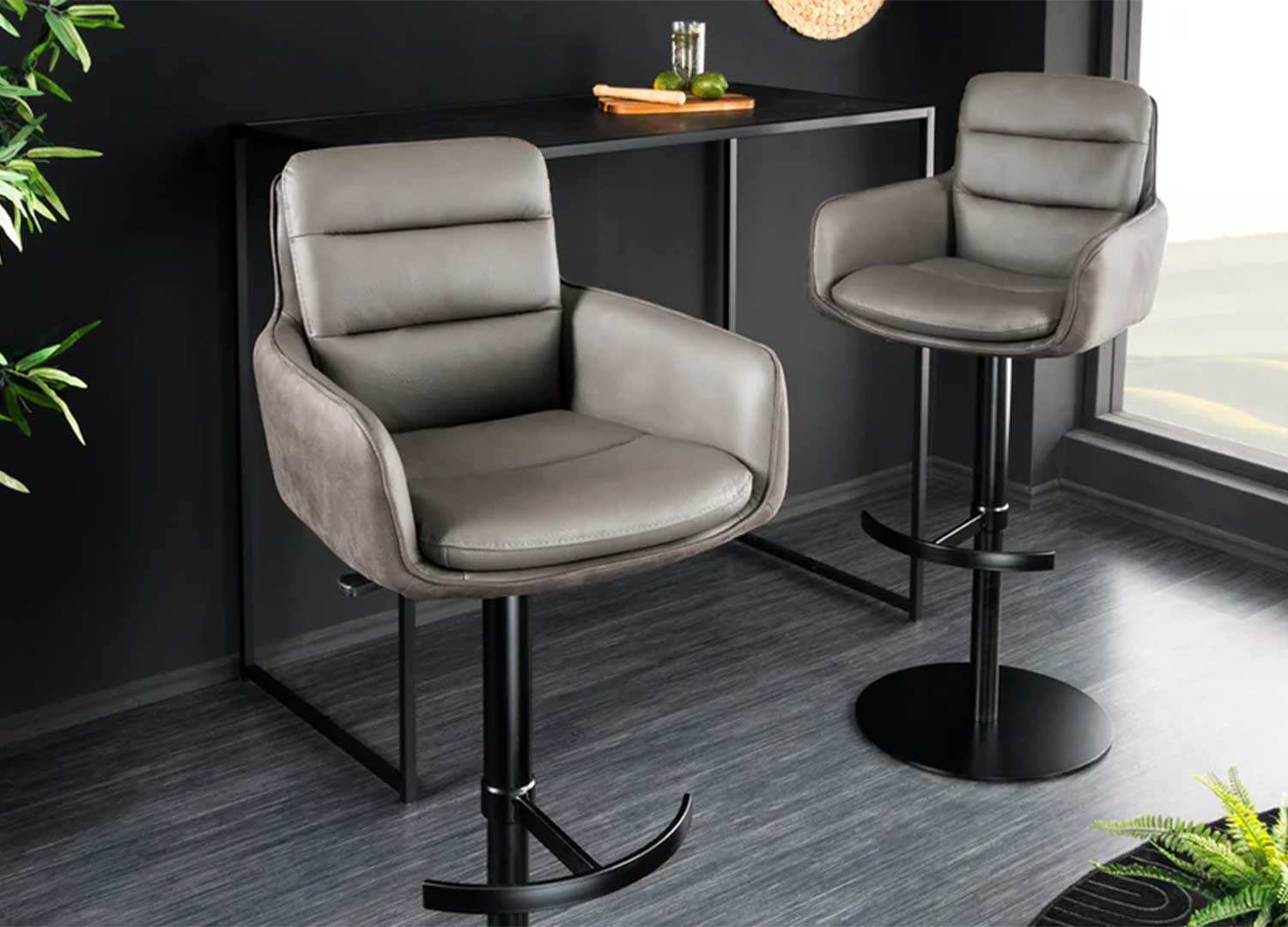 Chaise de bar en cuir taupe et microfibre rotative Abby