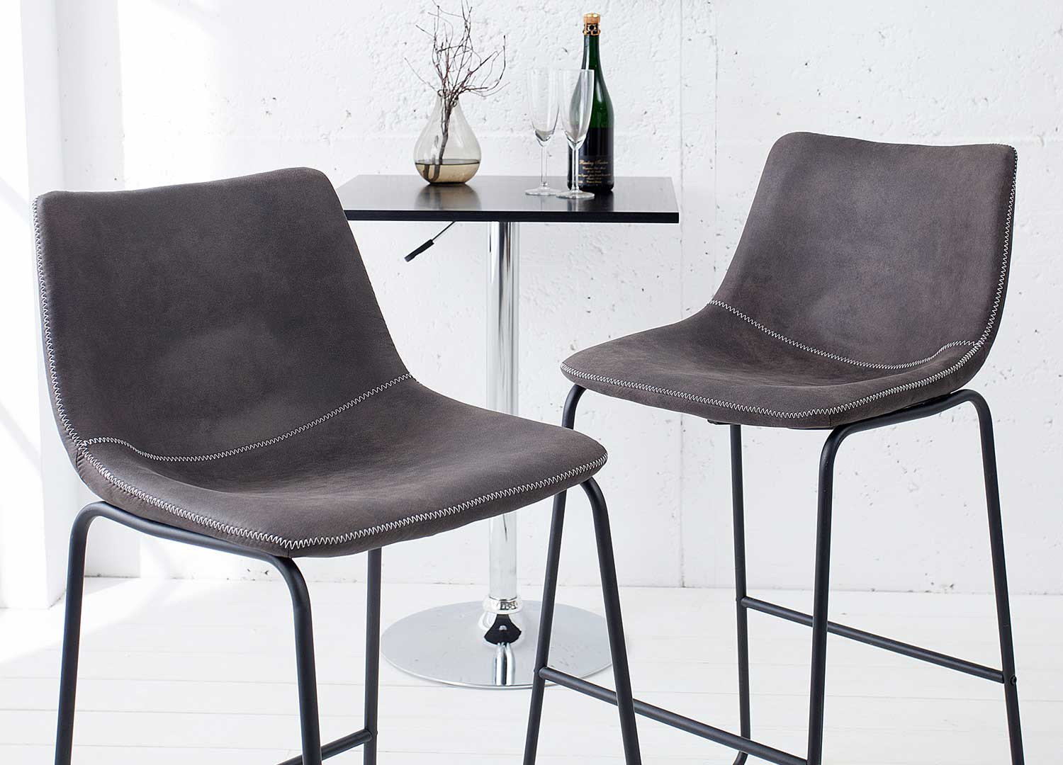 Chaise de bar microfibre grise et métal noir Sharon
