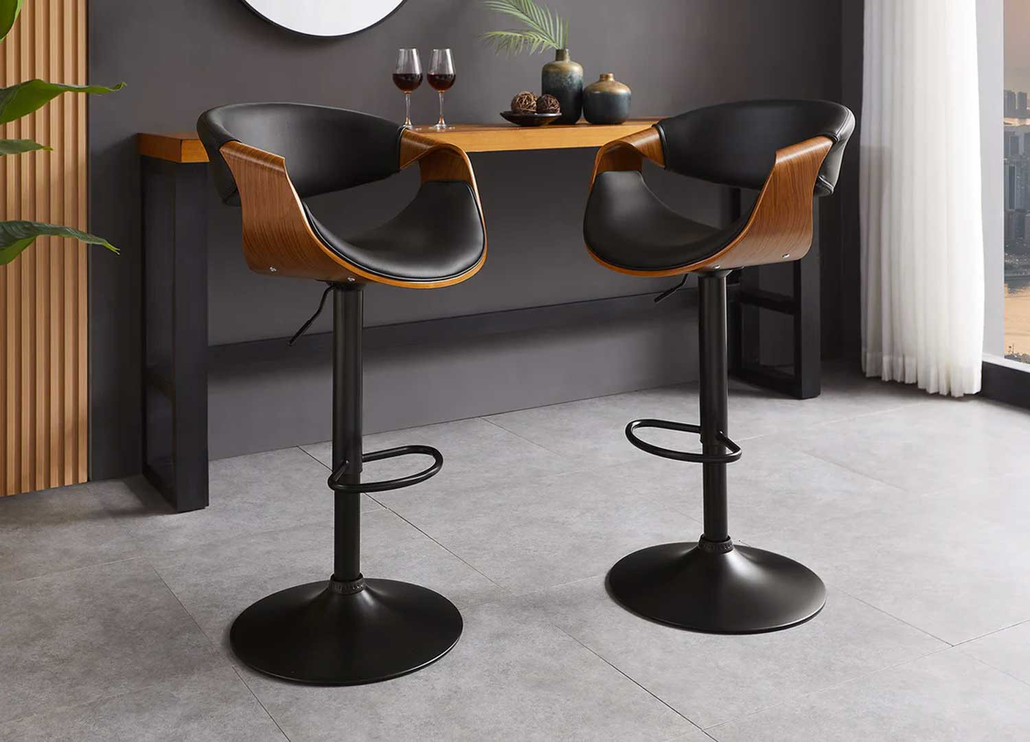 Chaise de bar pivotante rétro moderne noir et noyer Oliver