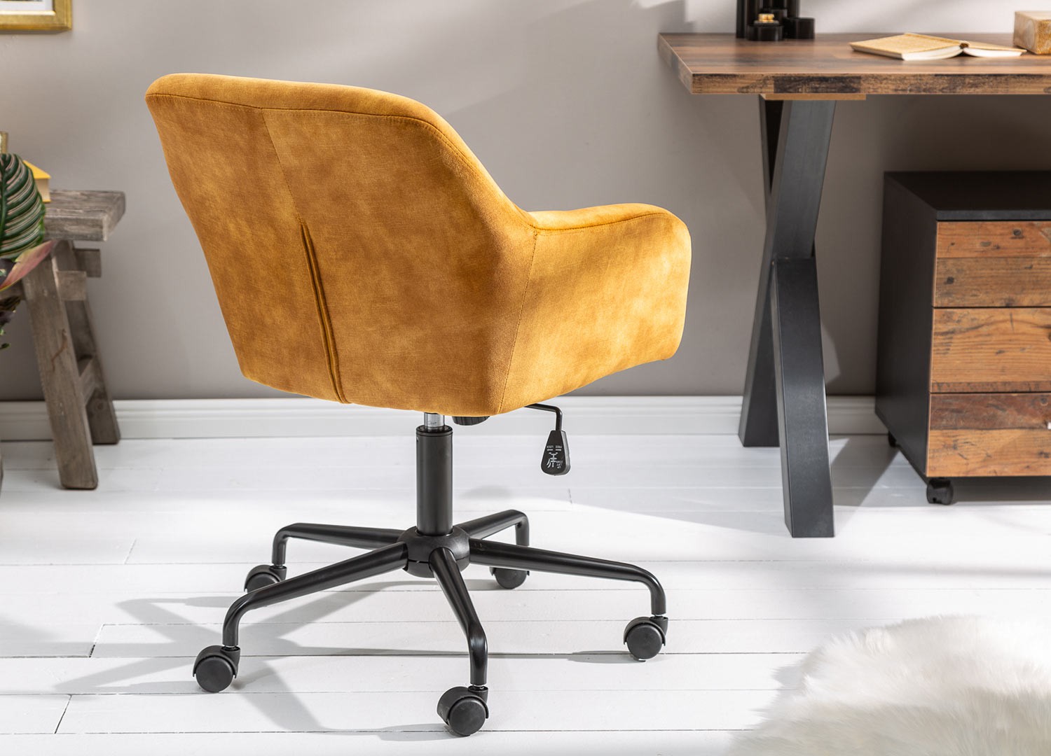 Chaise de bureau design velours jaune moutarde