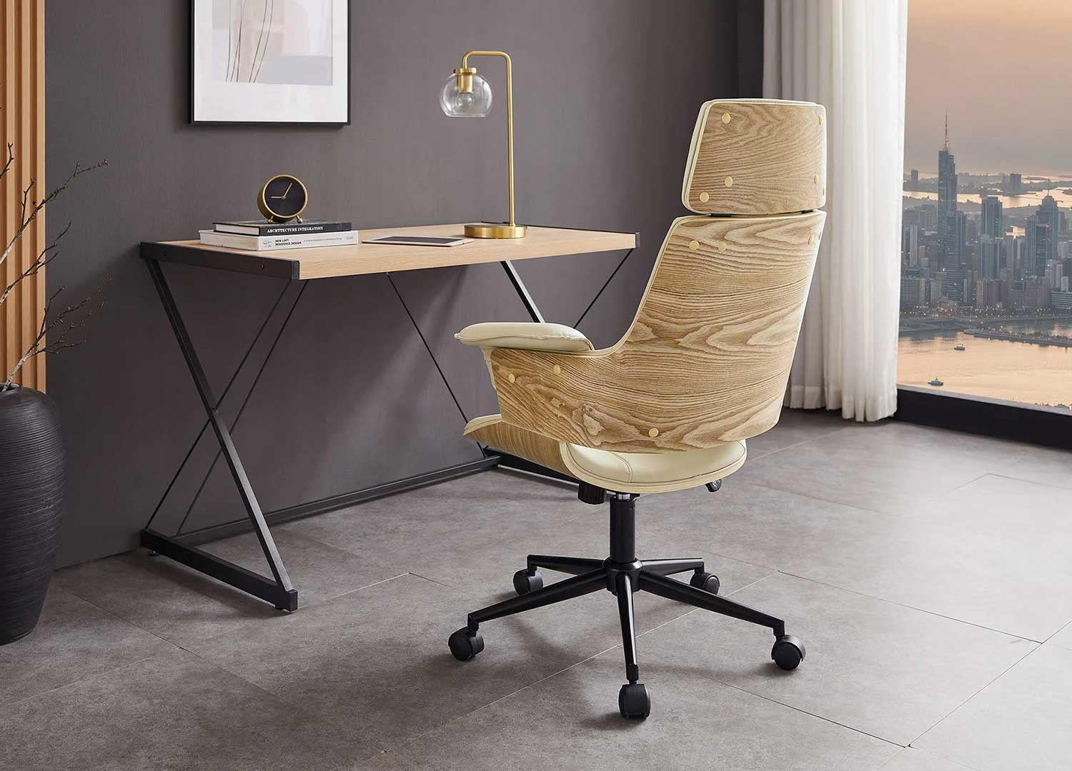 Chaise de bureau pivotante beige et chêne clair Oliver
