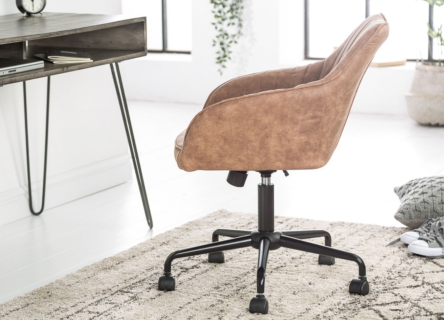Chaise de bureau taupe pivotante avec accoudoirs