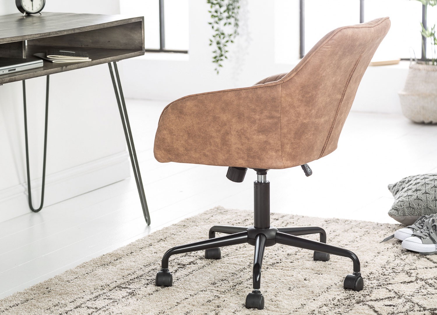 Chaise de bureau taupe pivotante avec accoudoirs