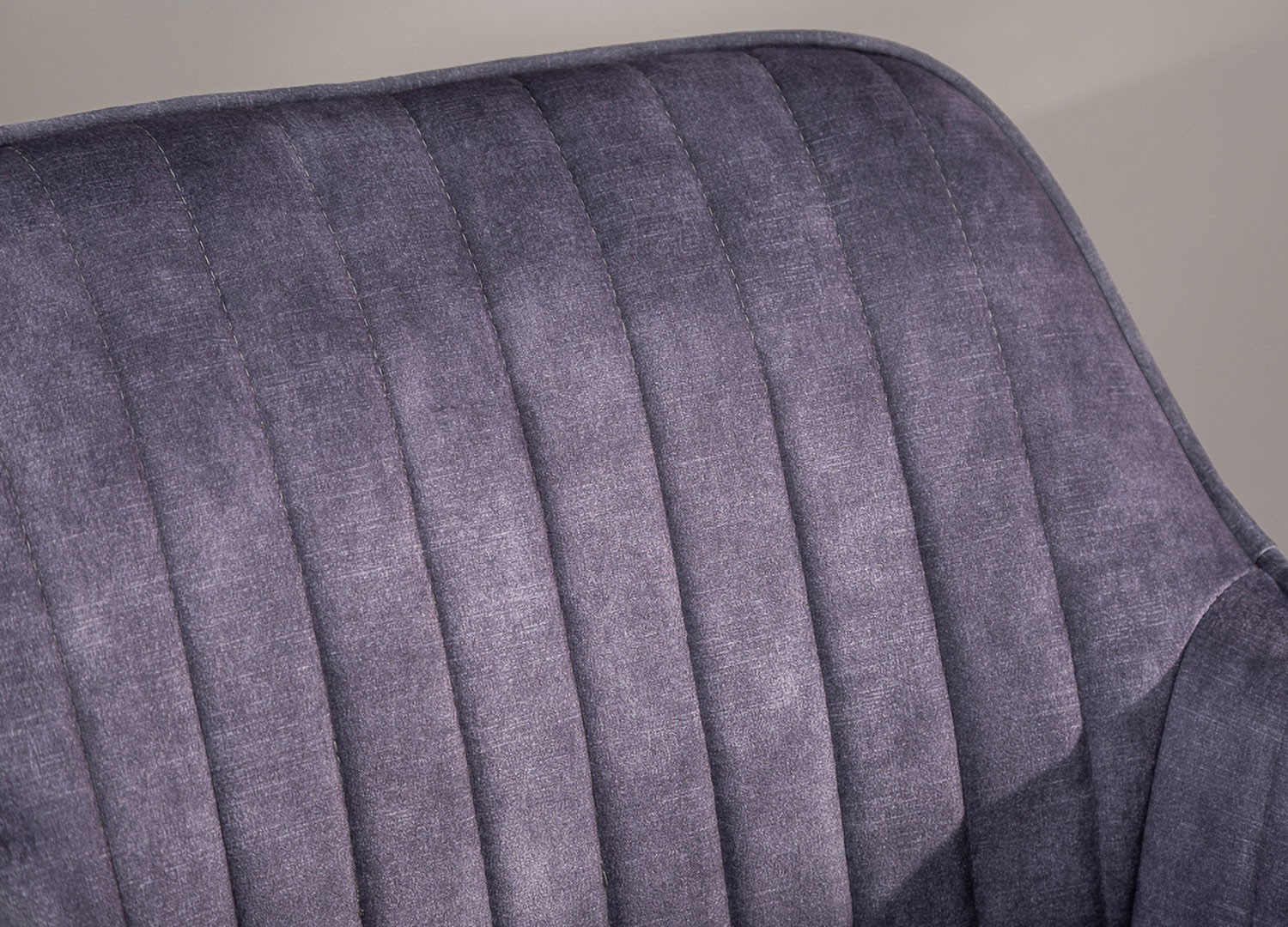 Chaise de bureau velours gris foncé pivotante avec accoudoirs