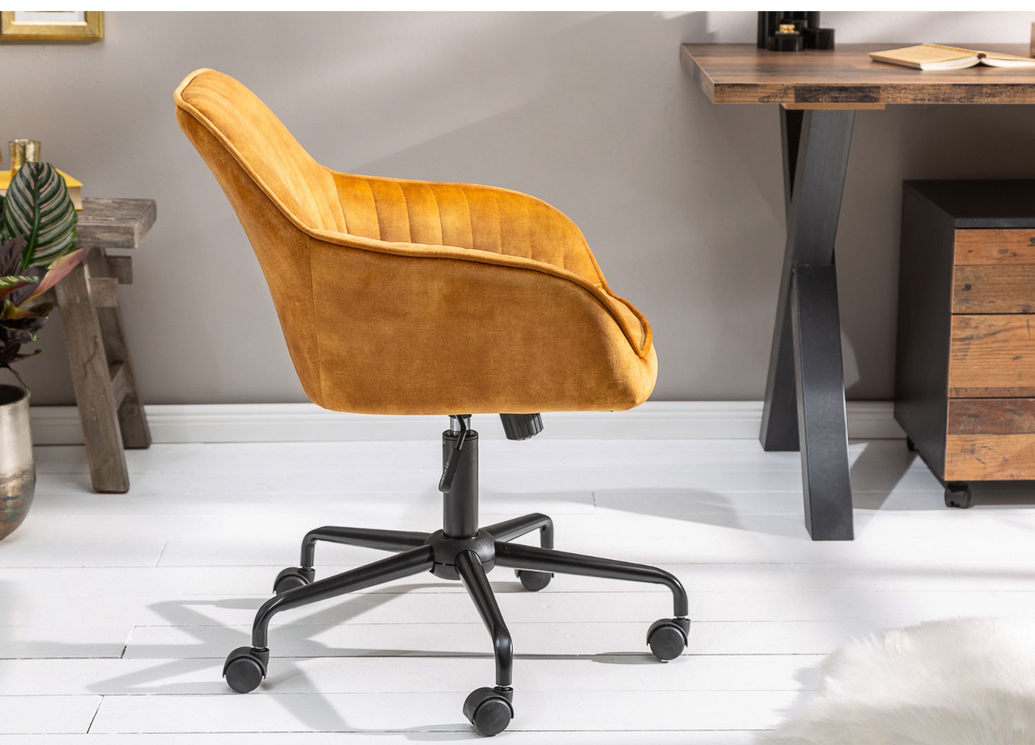 Chaise de bureau velours jaune or pivotante avec accoudoirs