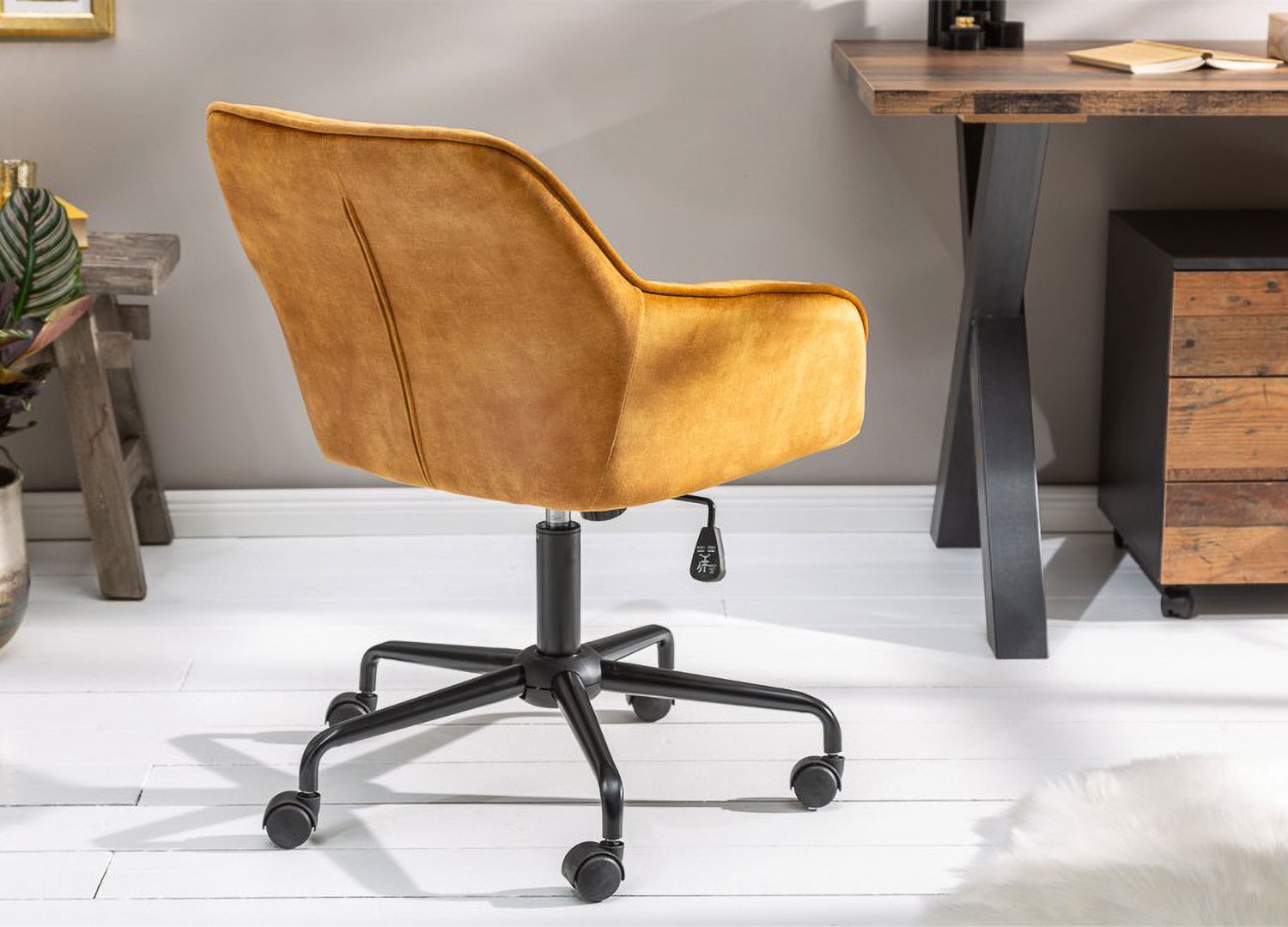 Chaise de bureau velours jaune or pivotante avec accoudoirs