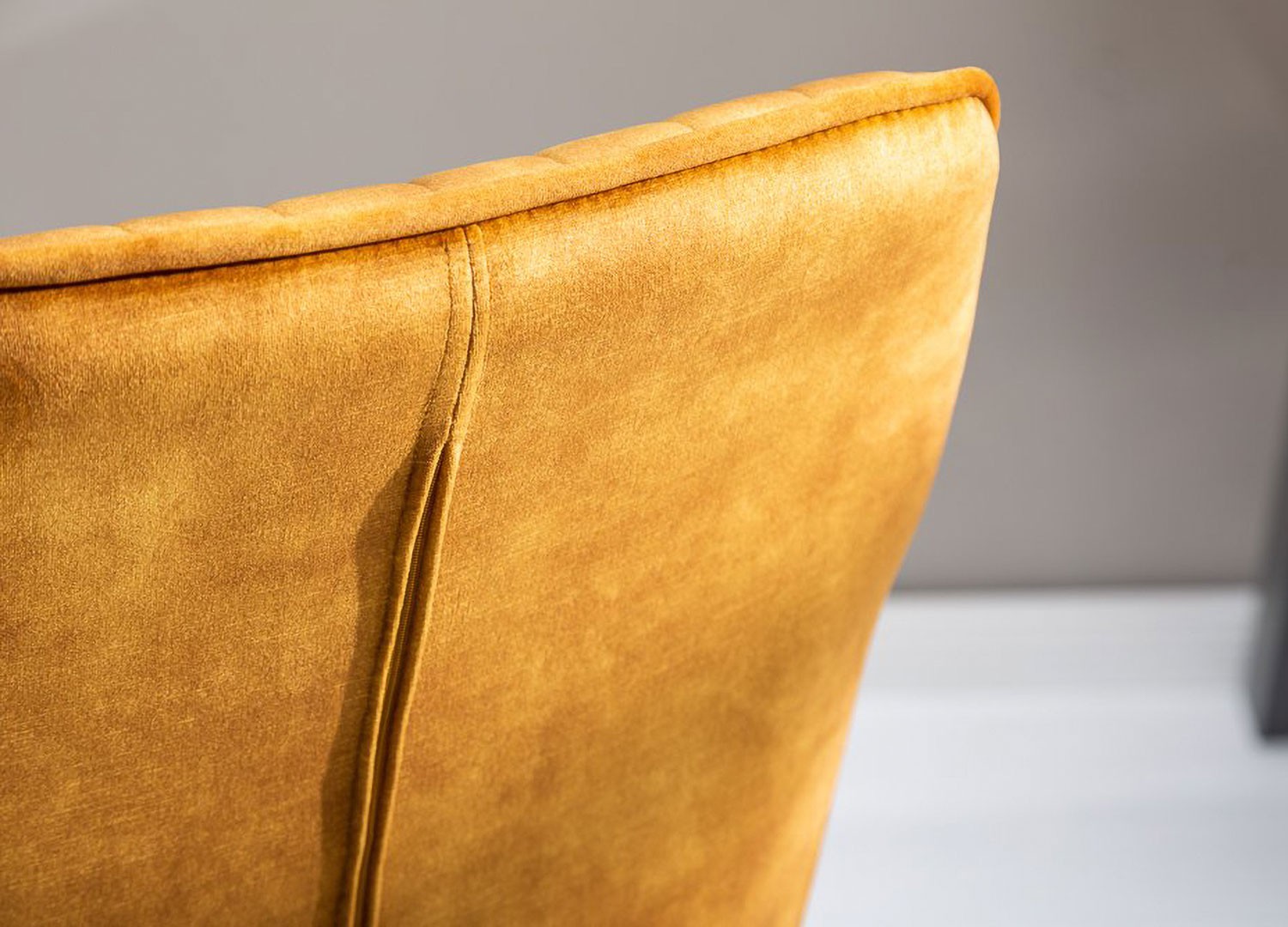 Chaise de bureau velours jaune or pivotante avec accoudoirs