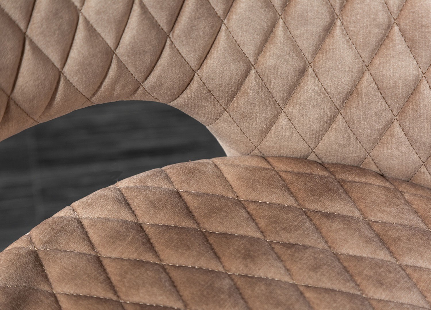 Chaise en velours grège de salle à manger design
