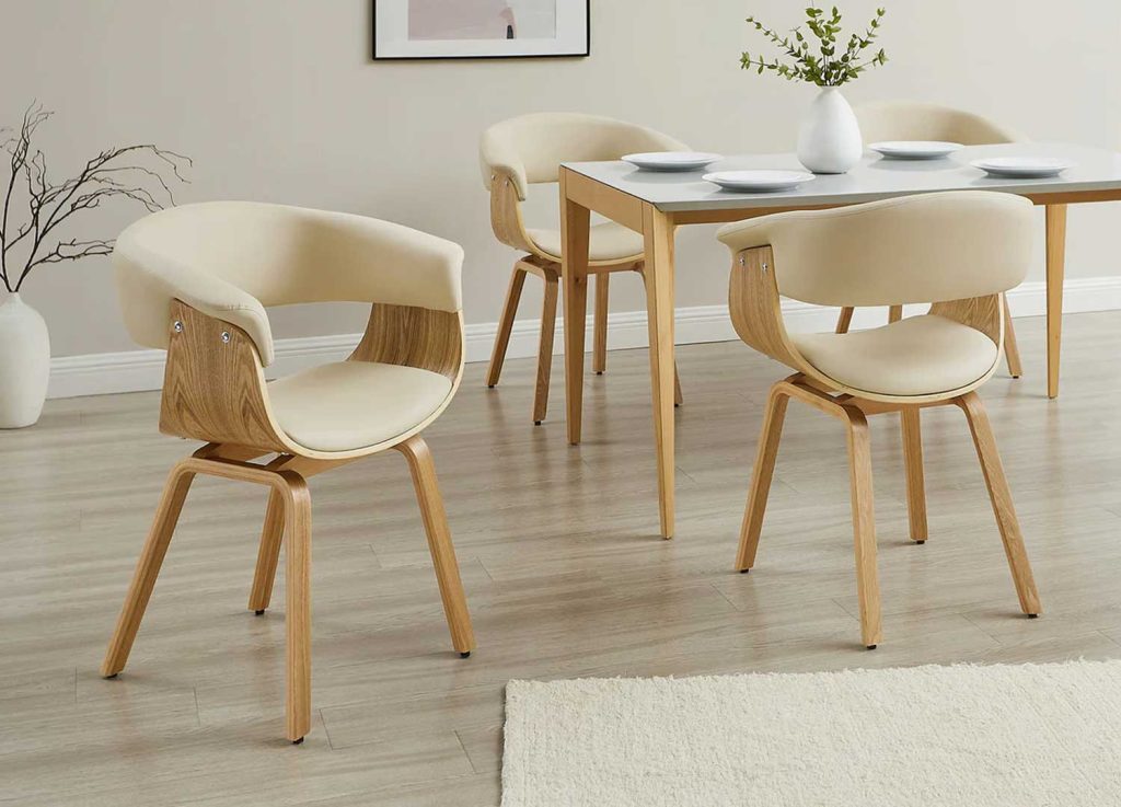 Chaise rétro moderne beige et chêne clair Oliver