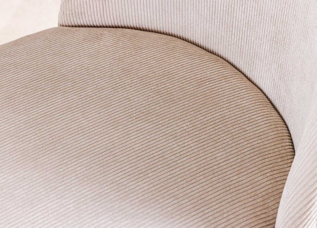 Chaises beige côtelé et pieds dorés Neyron