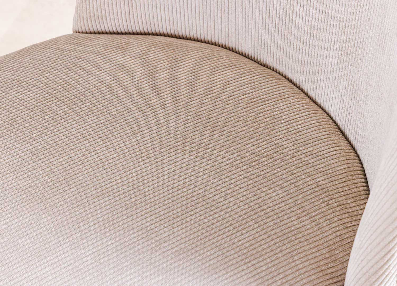 Chaises beige côtelé et pieds dorés Neyron