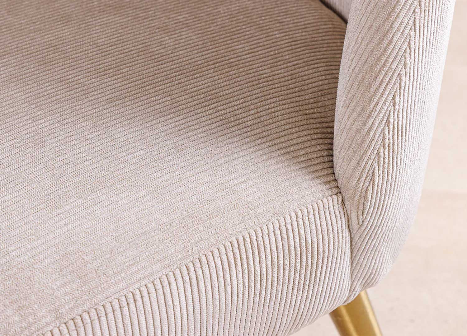 Chaises beige côtelé et pieds dorés Neyron