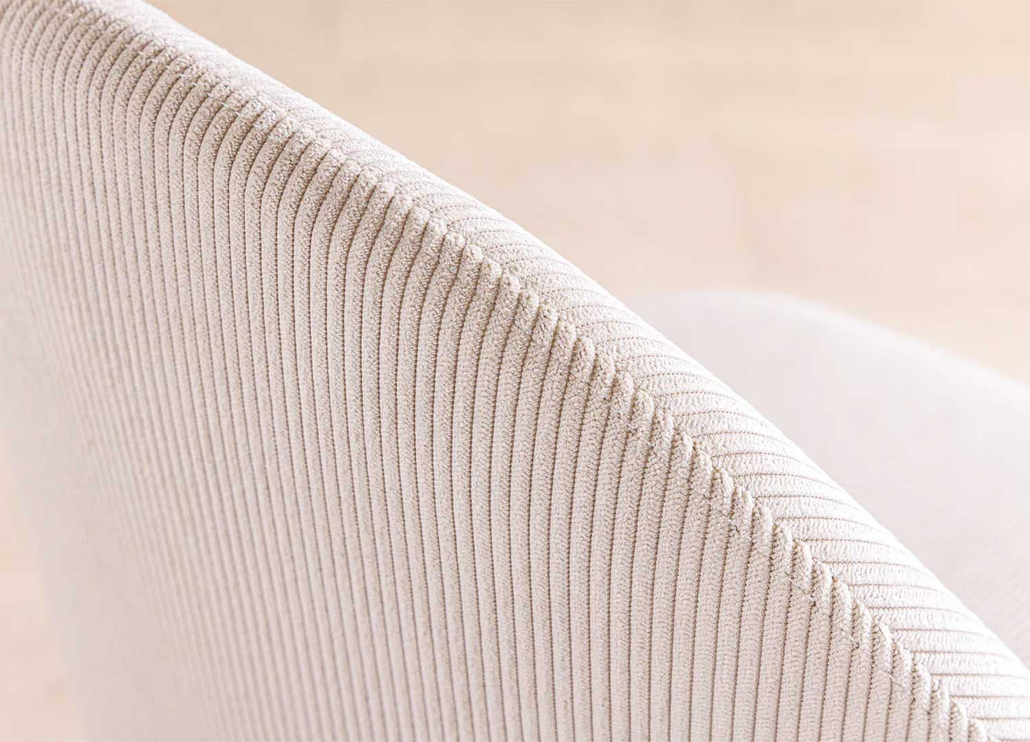 Chaises beige côtelé et pieds dorés Neyron