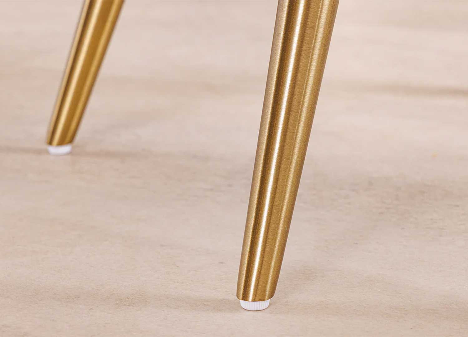 Chaises beige côtelé et pieds dorés Neyron