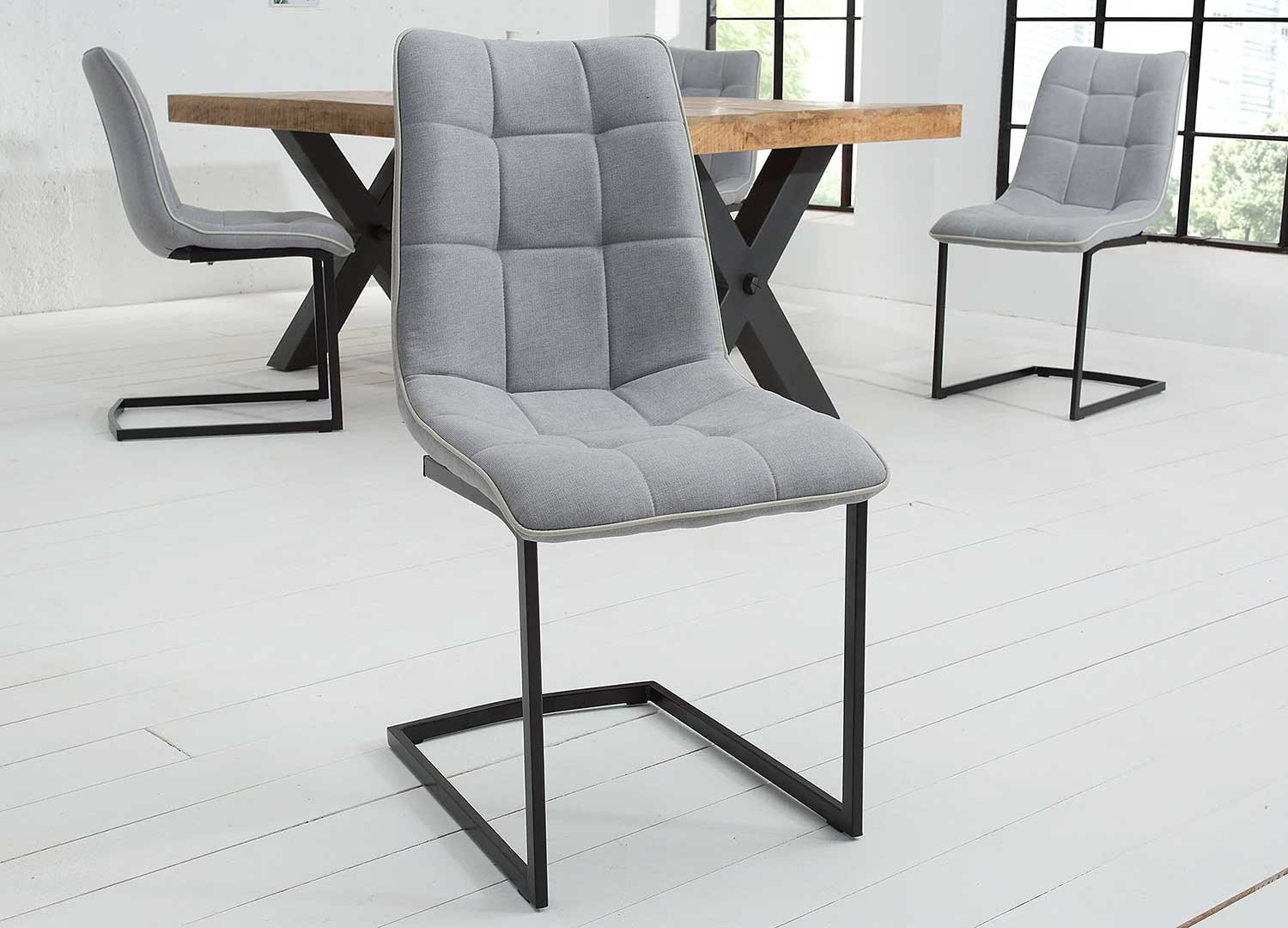 Chaises cantilever tissu gris clair Lily