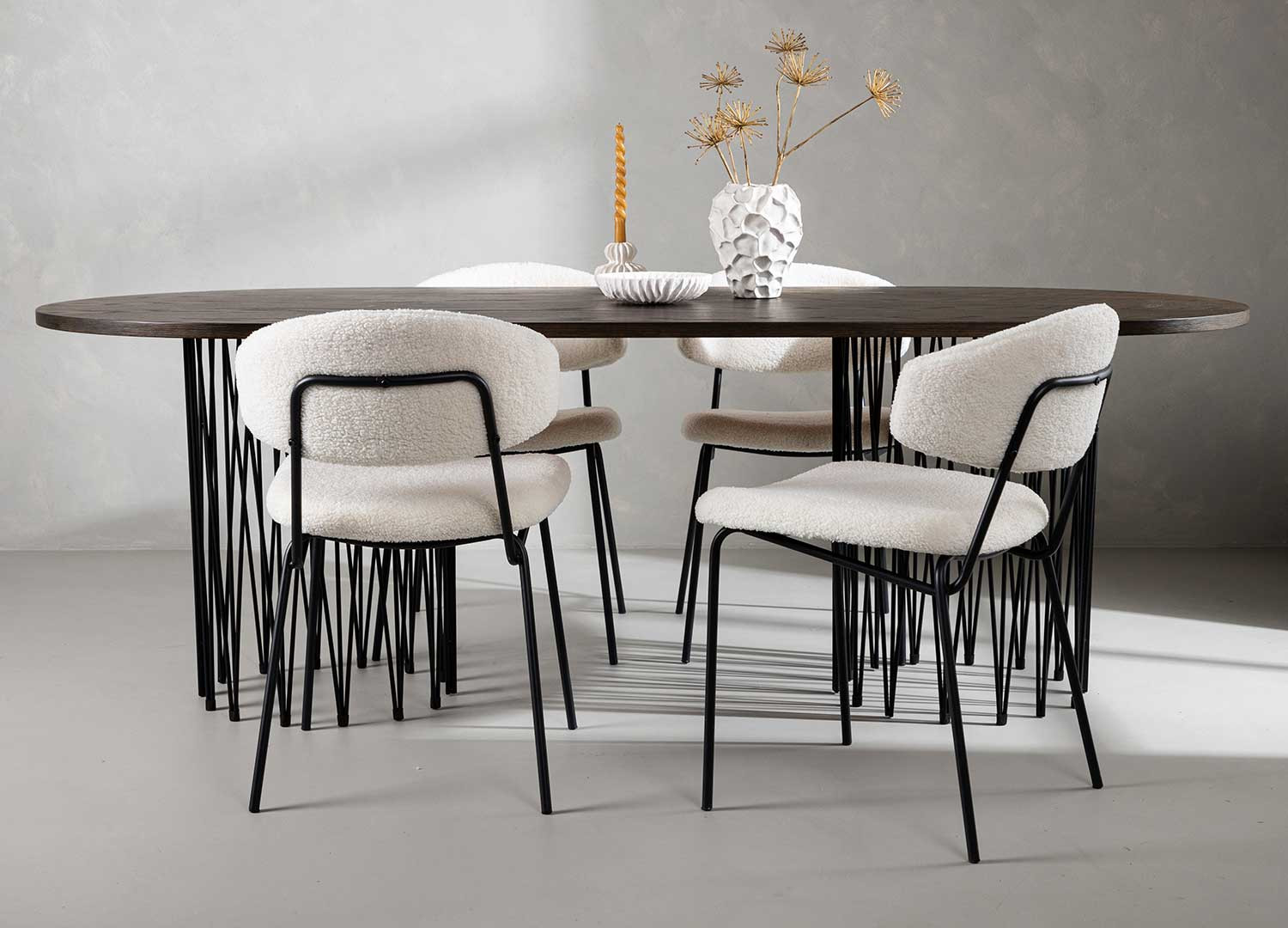 Chaises design en tissu bouclé beige