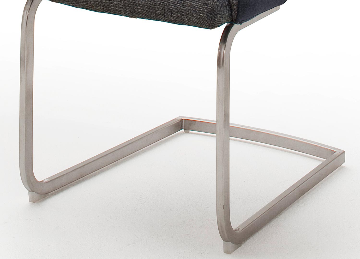 Chaises modernes avec accoudoirs pied traîneau