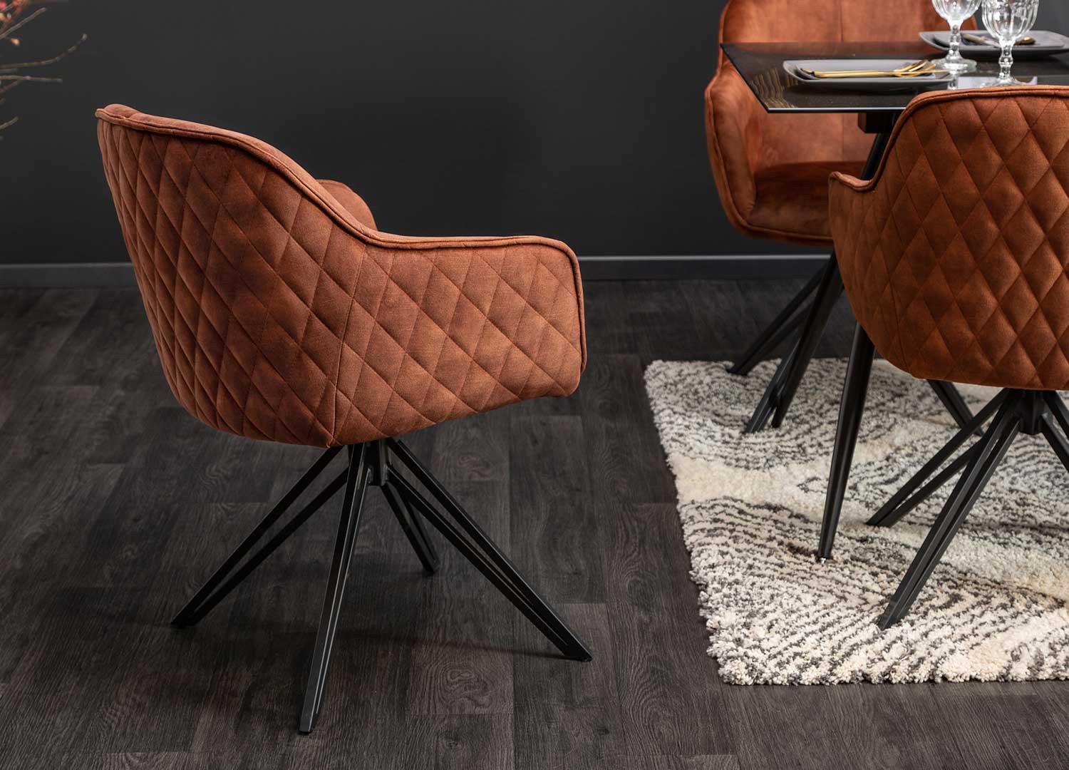 Chaises pivotantes avec accoudoirs velours marron et pieds métal