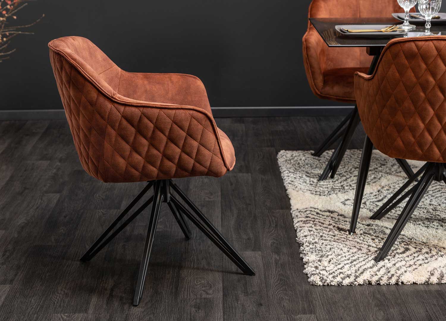 Chaises pivotantes avec accoudoirs velours marron et pieds métal