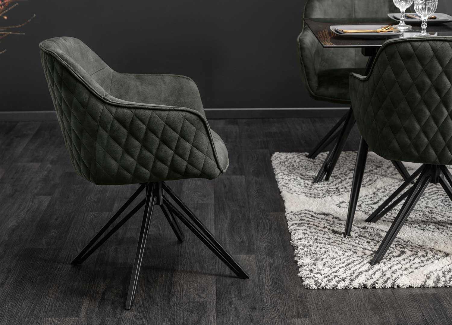 Chaises pivotantes avec accoudoirs velours vert foncé et pieds métal