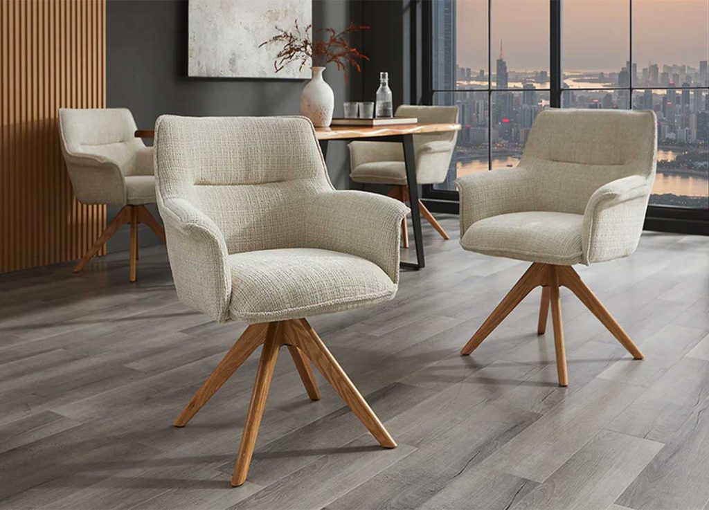 Chaises pivotantes beige et bois massif Darek