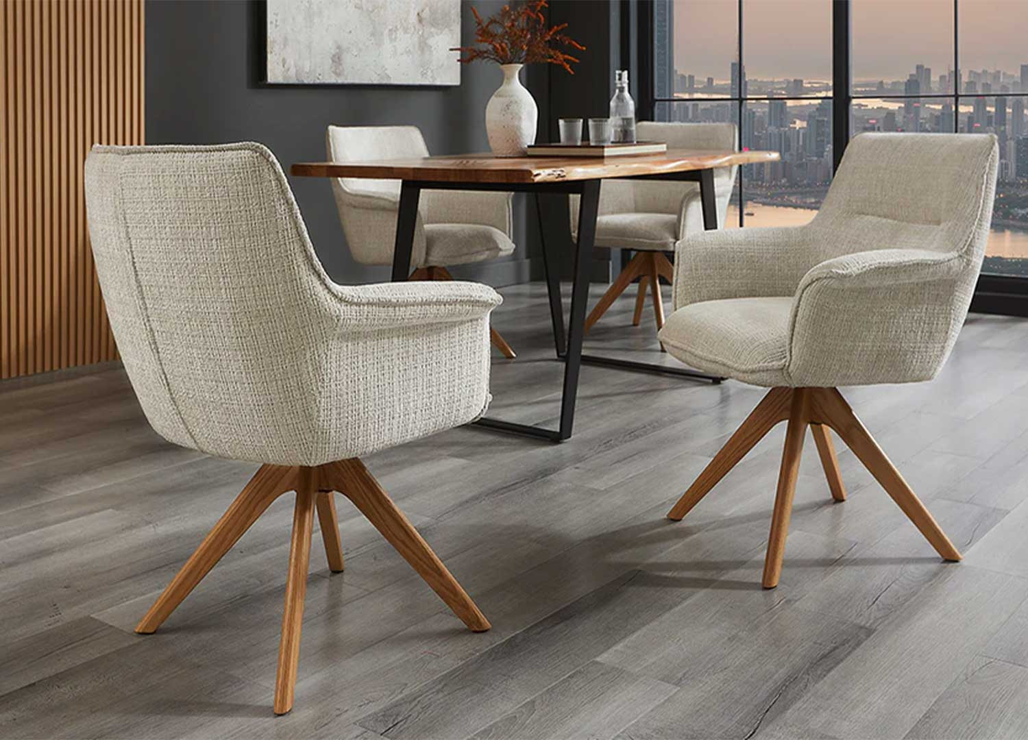 Chaises pivotantes beige et bois massif Darek