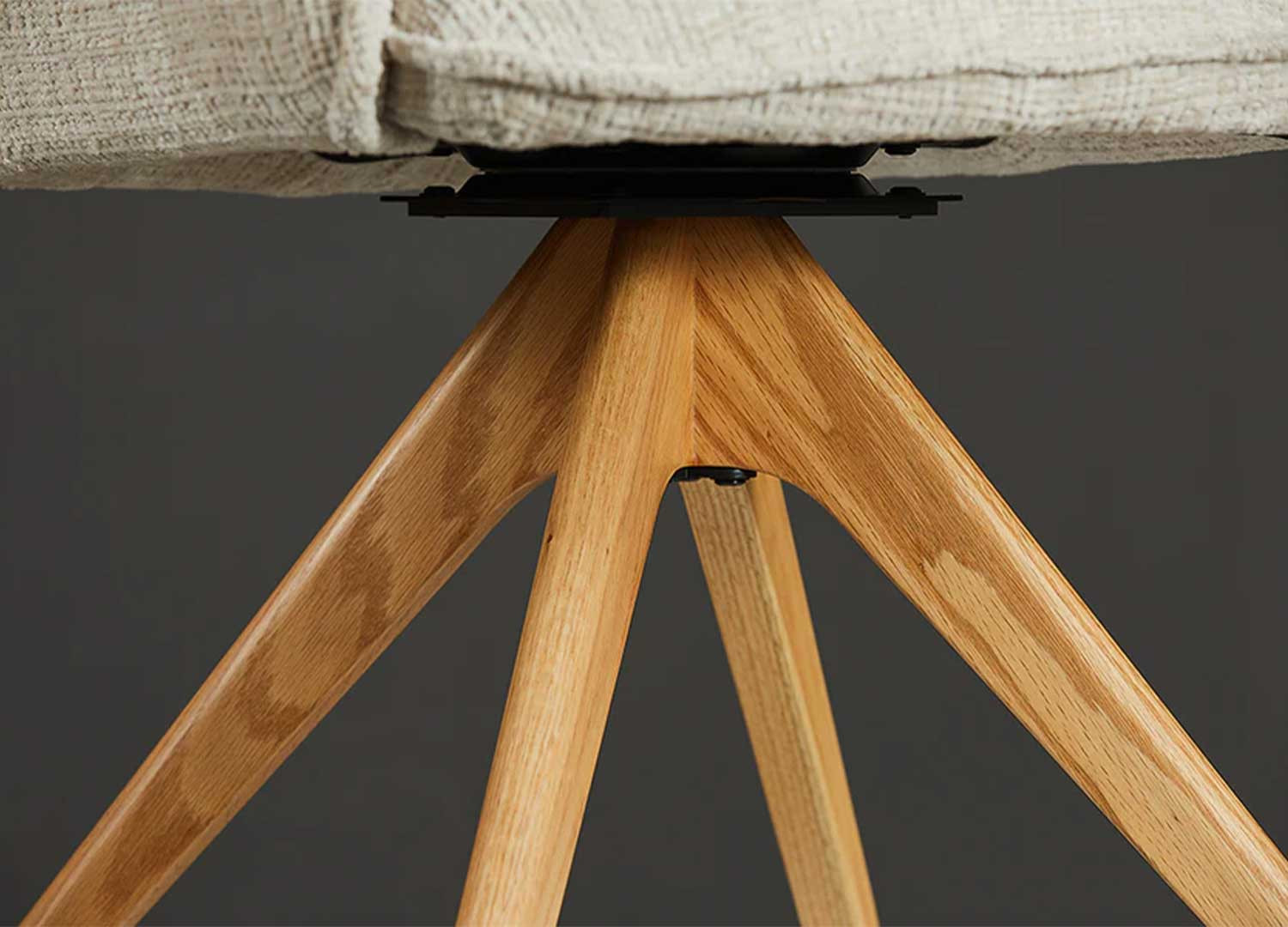 Chaises pivotantes beige et bois massif Darek