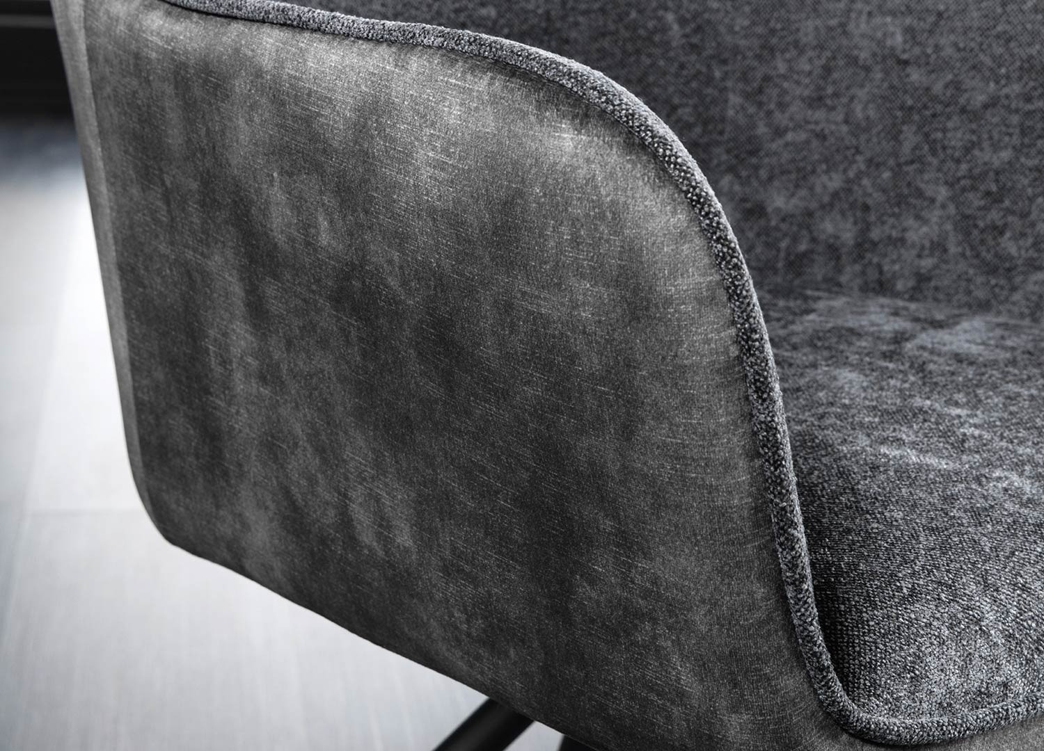Chaises pivotantes tissu et velours gris foncé