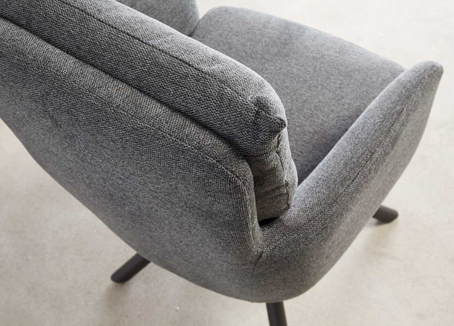 Chaises rotatives grise avec accoudoirs