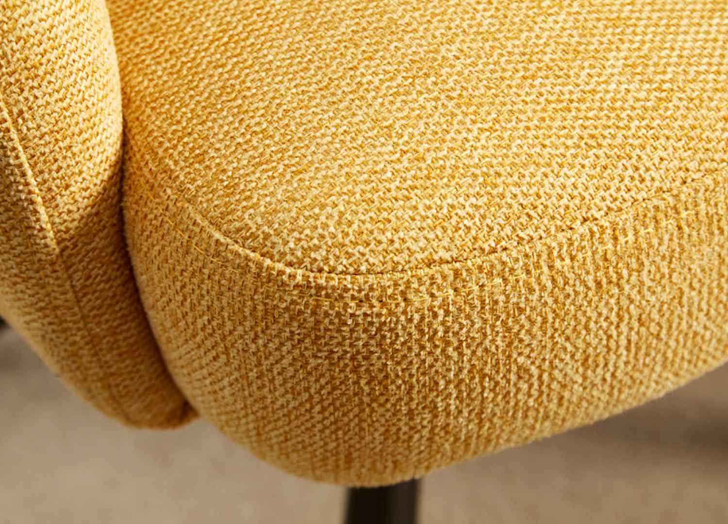 Chaises rotatives jaune avec accoudoirs