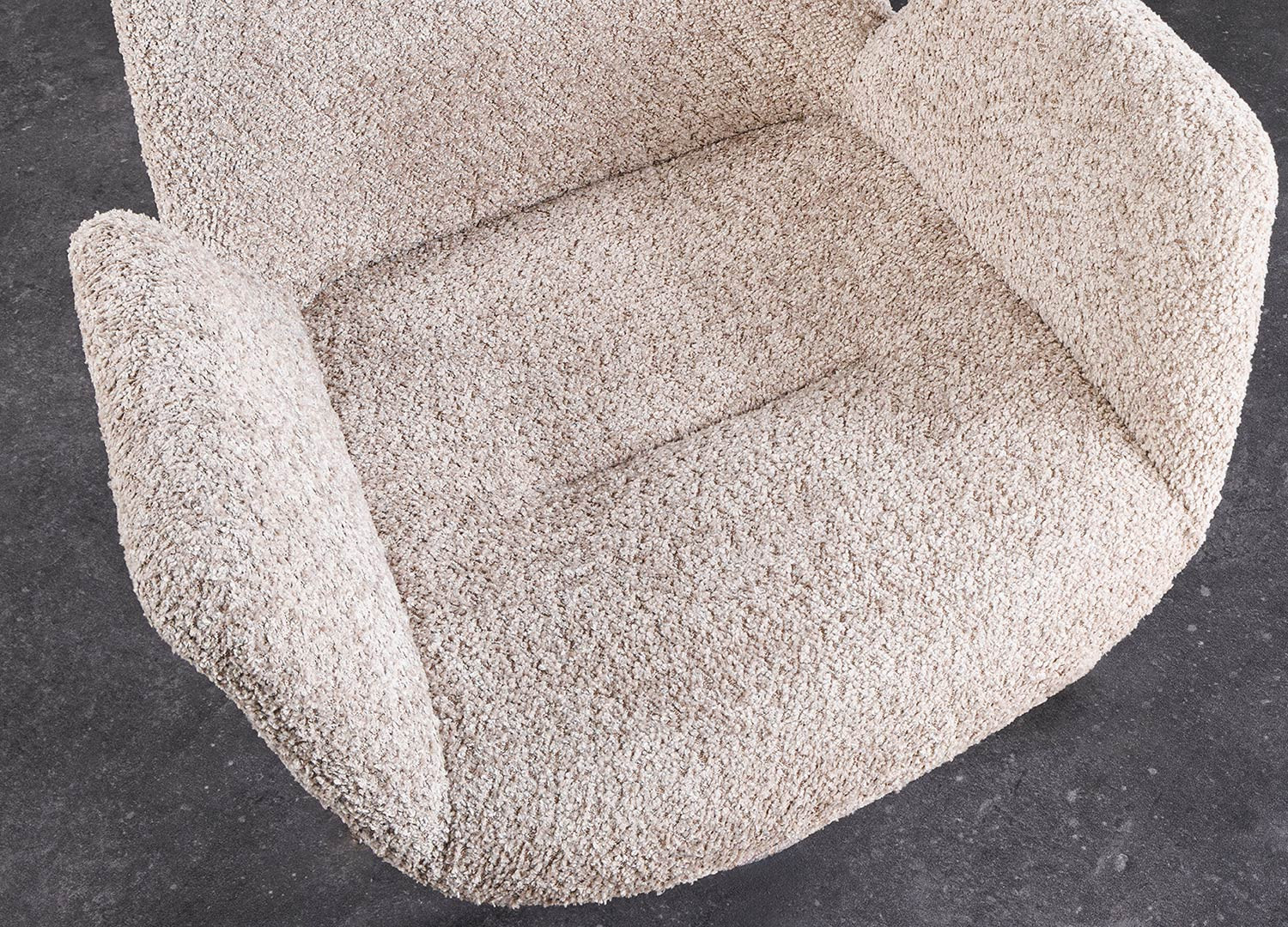 Chaises rotatives tissu bouclé beige et pieds chêne