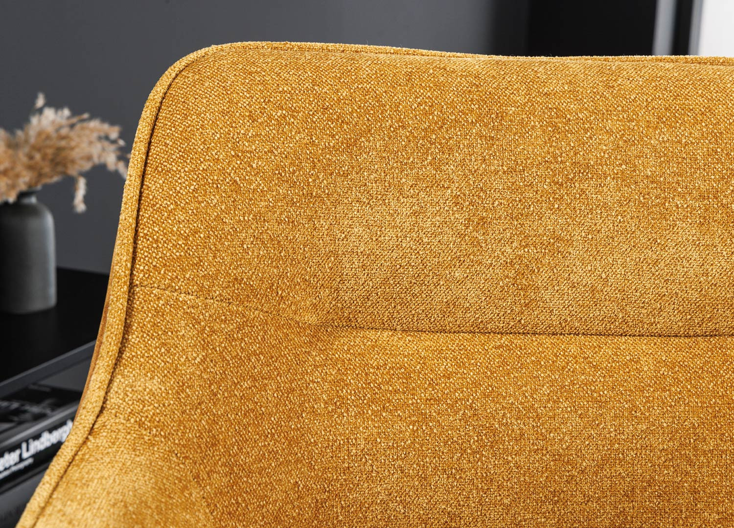 Chaises rotatives tissu et velours jaune moutarde
