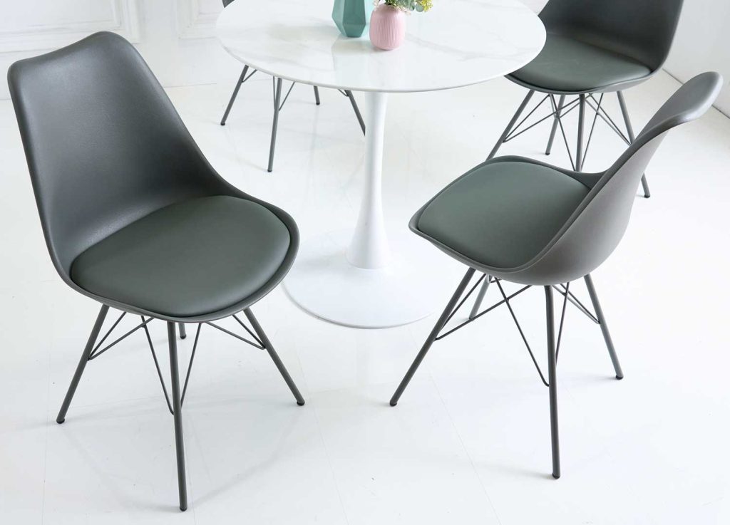 Chaises scandinave grise coque en pvc et pieds en métal