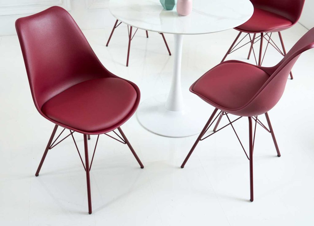 Chaises scandinave rouge bordeaux coque en pvc et pieds métal