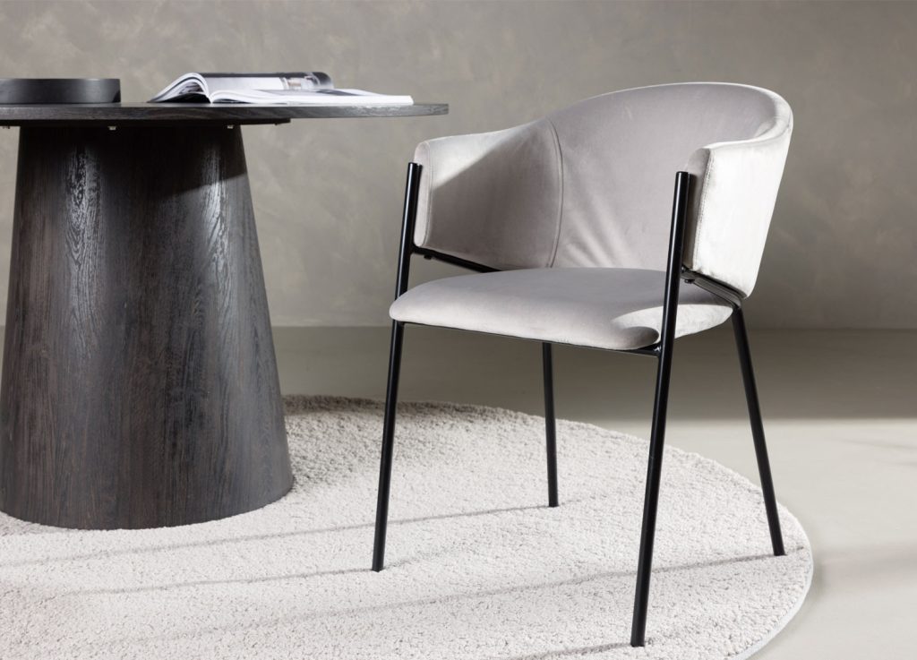 Chaises velours gris et métal noir