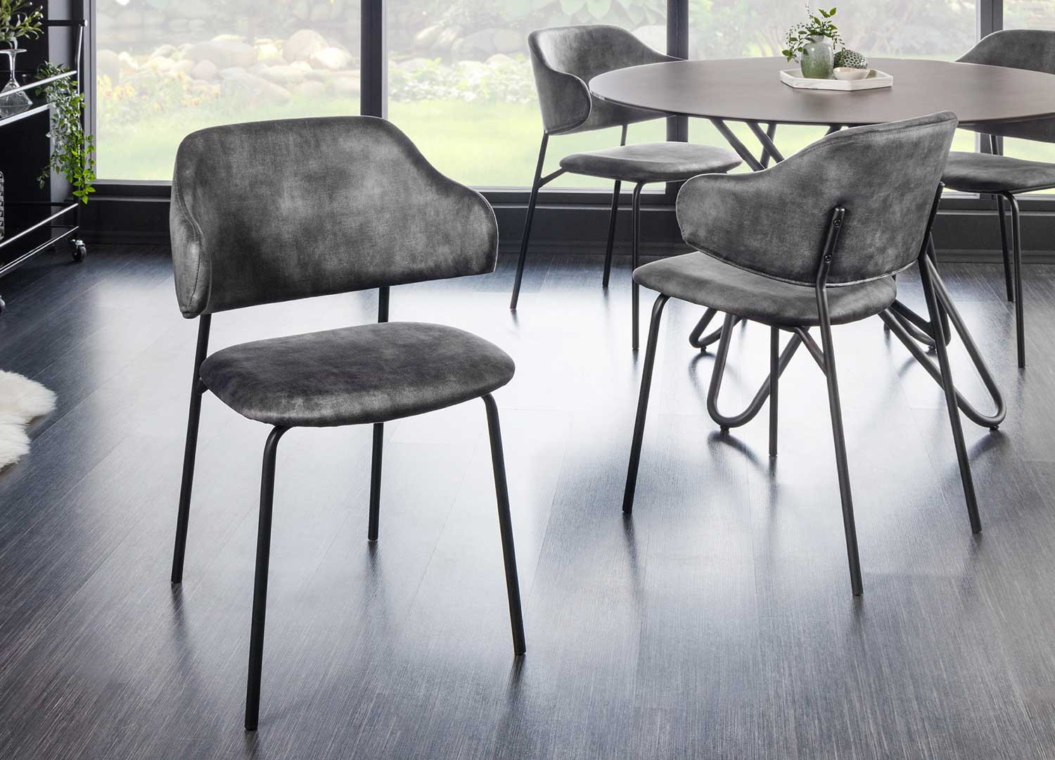 Chaises velours gris noir