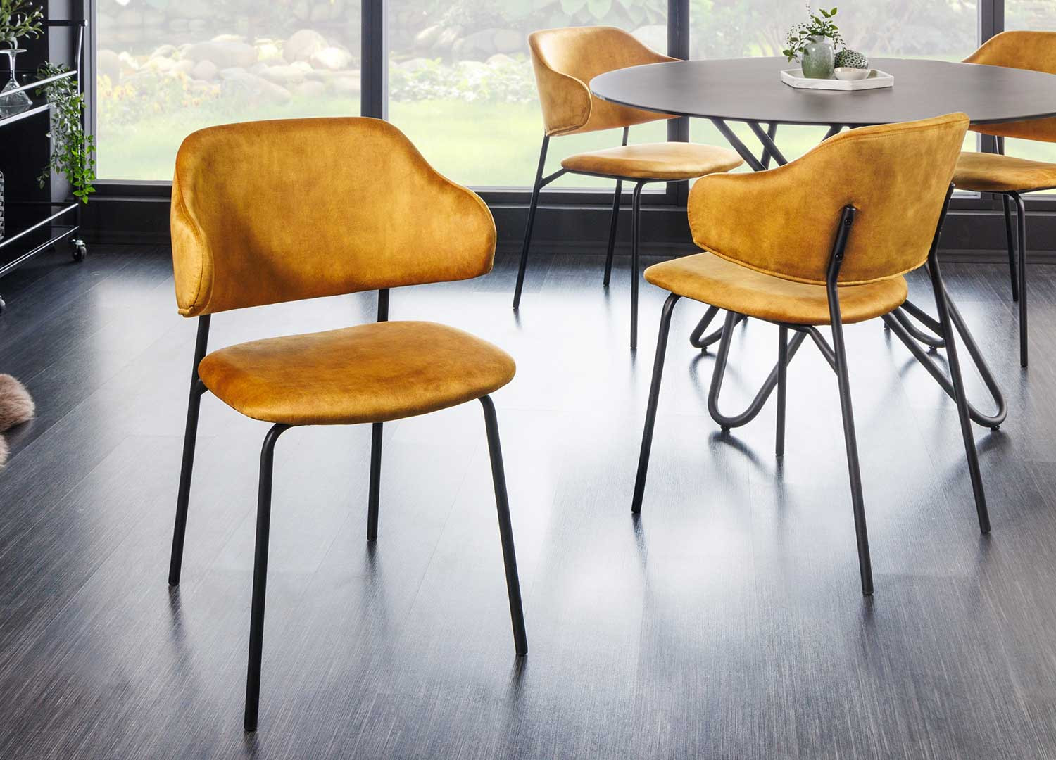 Chaises velours jaune moutarde