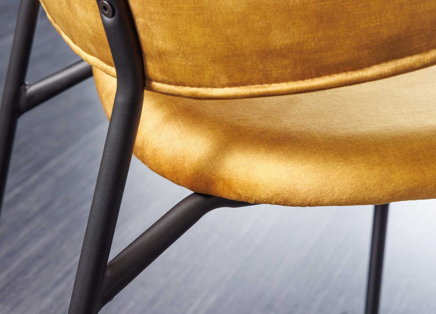 Chaises velours jaune moutarde