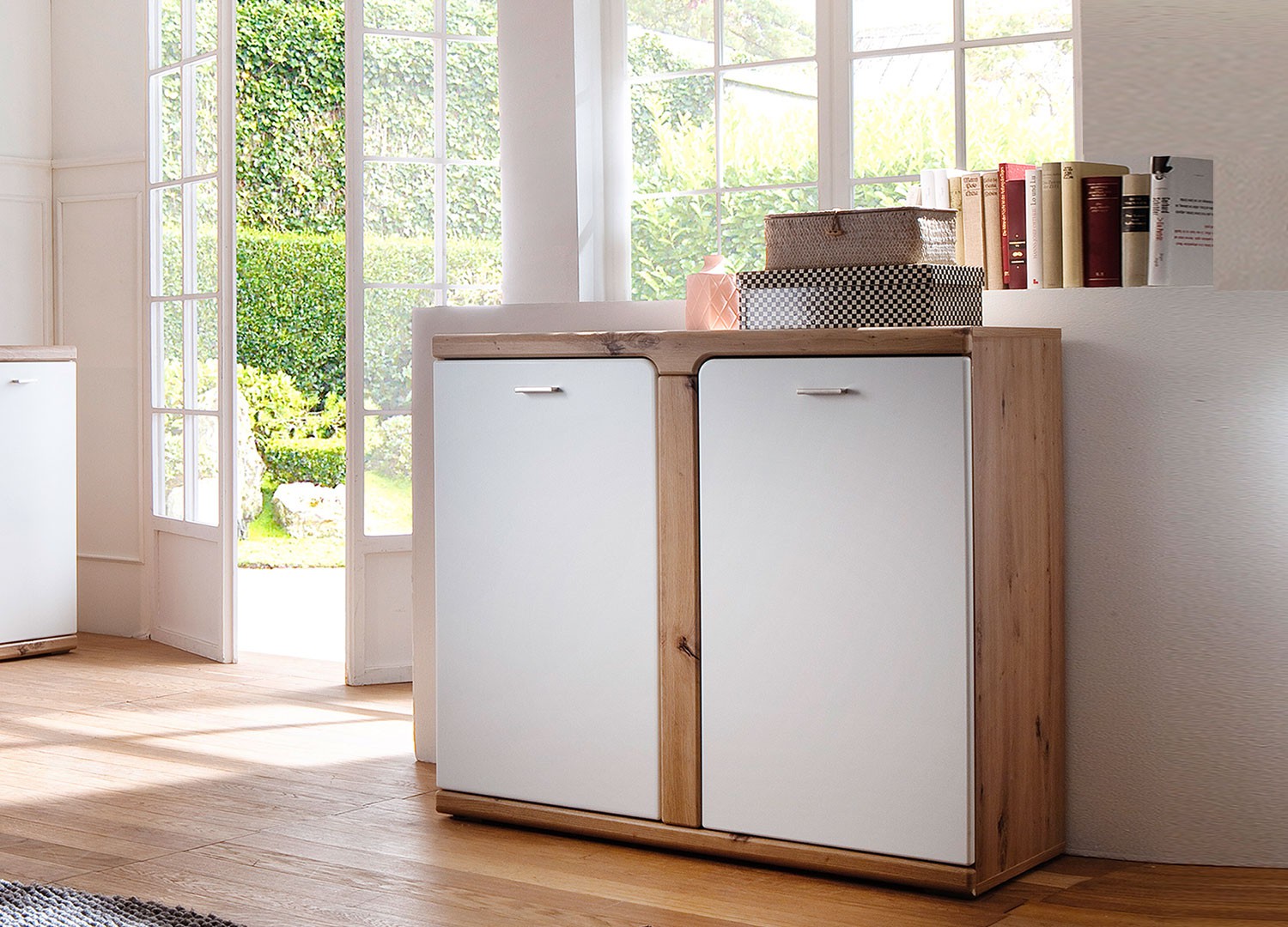 Commode blanche et décor chêne 2 portes