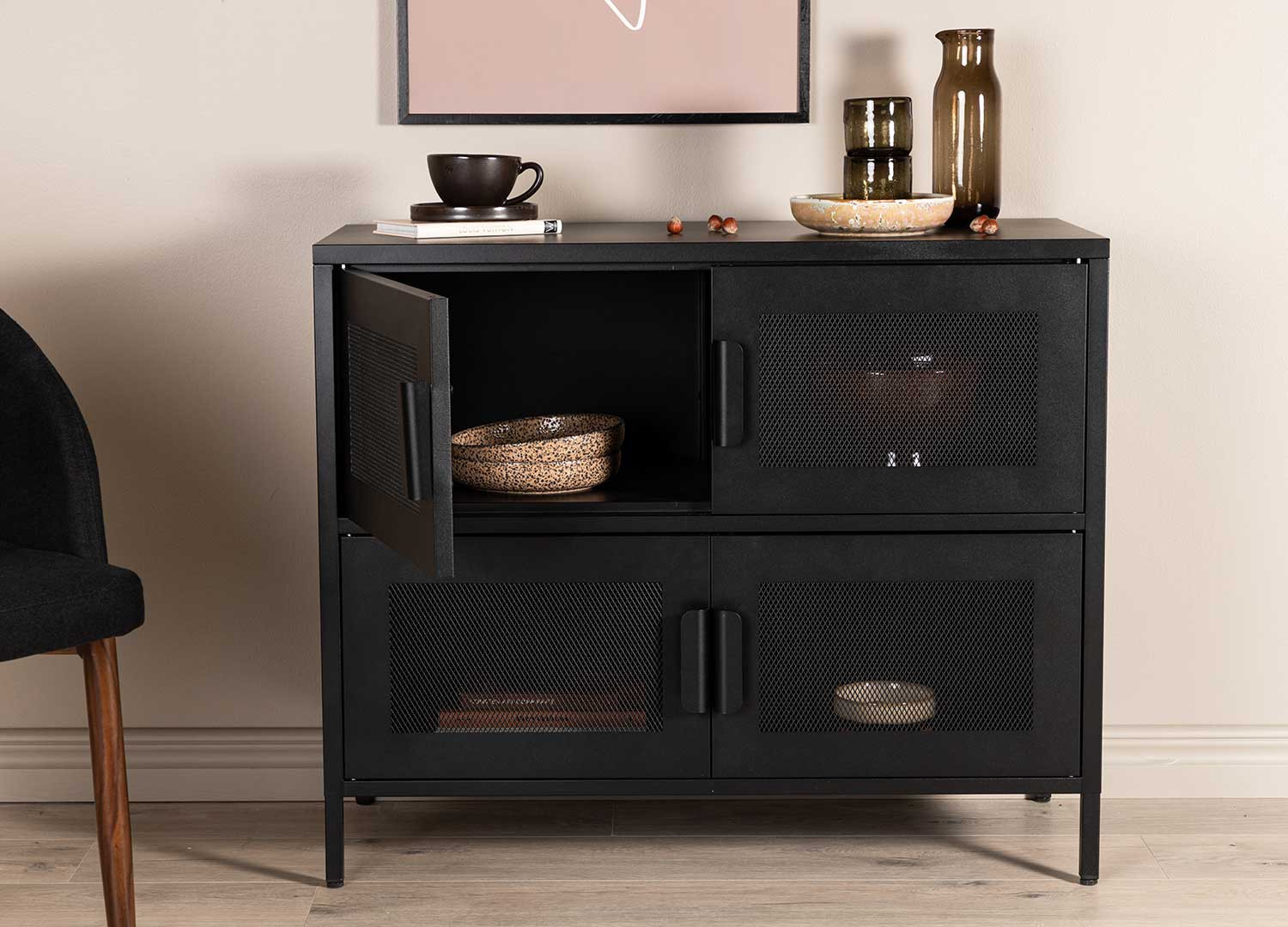 Commode en acier noir 4 portes