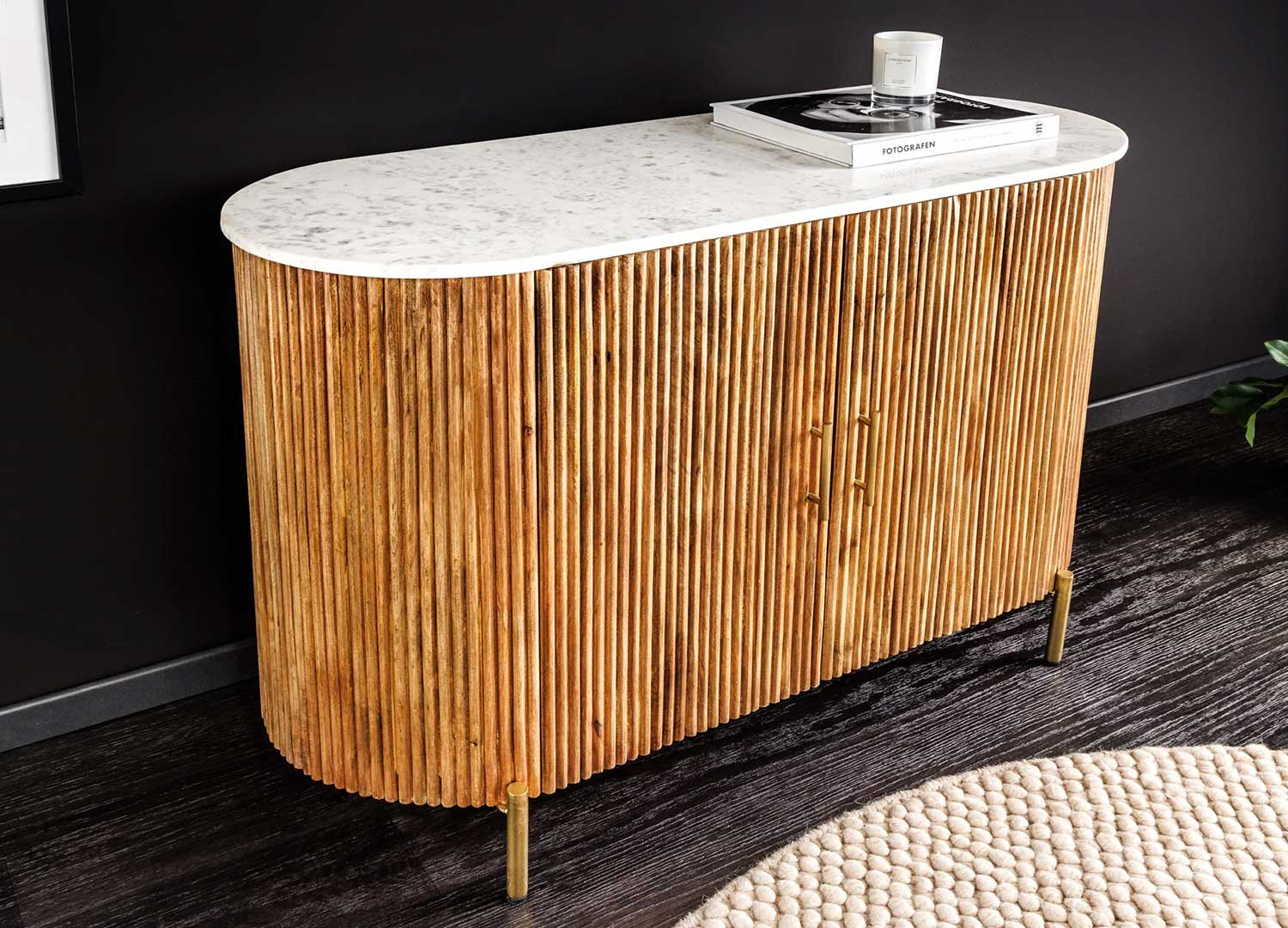 Commode en manguier 2 portes plateau marbre blanc Riven