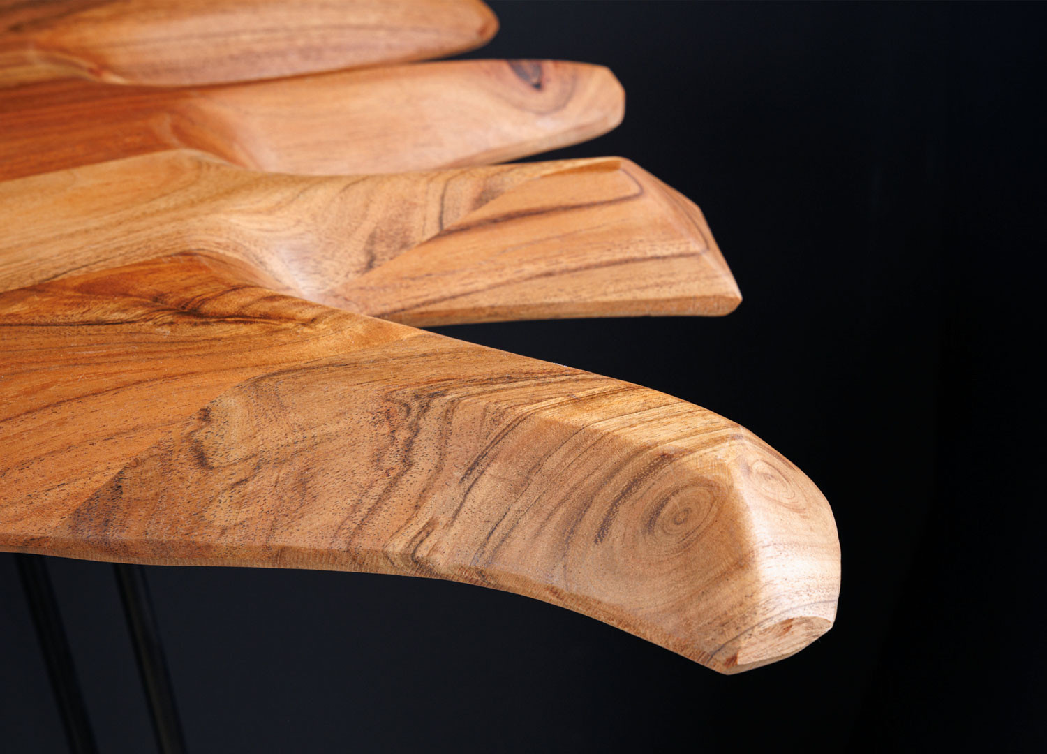 Console originale bois d'acacia et pied épingle en métal noir